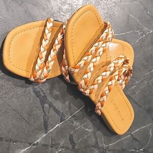 🔵Womens neutral tan sandals Andiamo